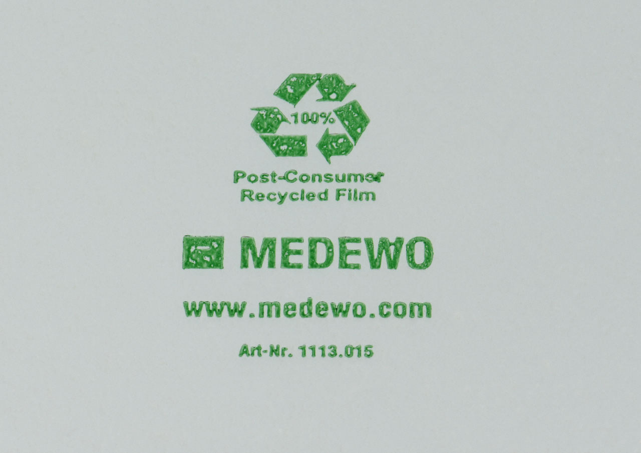 mit Recyclinglogo bedruckt – weist positiv auf recyceltes Material hin