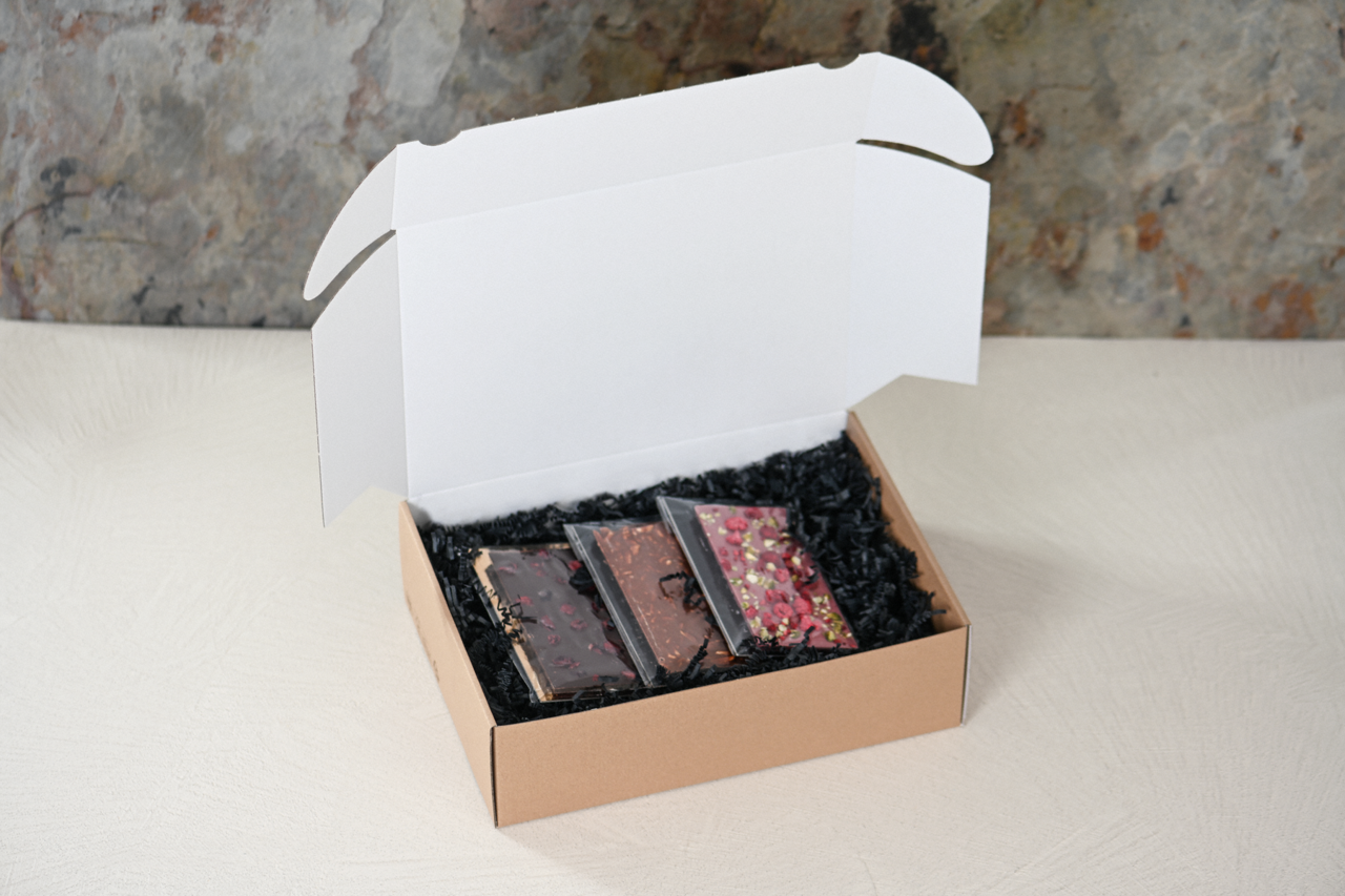 Geschenkschachtel mit Klappdeckel, innen weiß