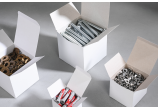 Die Verpackung wird flach angeliefert und spart dadurch Platz.