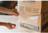 Die Folie kann einfach sowie zeitsparend ohne Cutter abgetrennt werden – dank integrierter Abreißperforation.