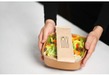 hygienisch und nachhaltig verpackt sowie ideal zum Mitnehmen – durch den Aufdruck sehen Sie und Ihre Kunden sofort, welches Besteckteil sich in der Hülle befindet 