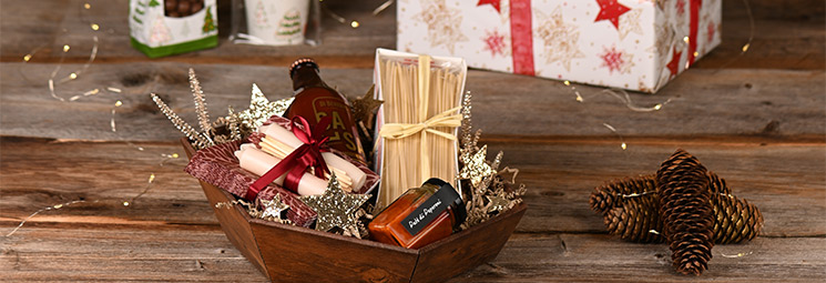 Weihnachtsverpackungen und Geschenkkorb