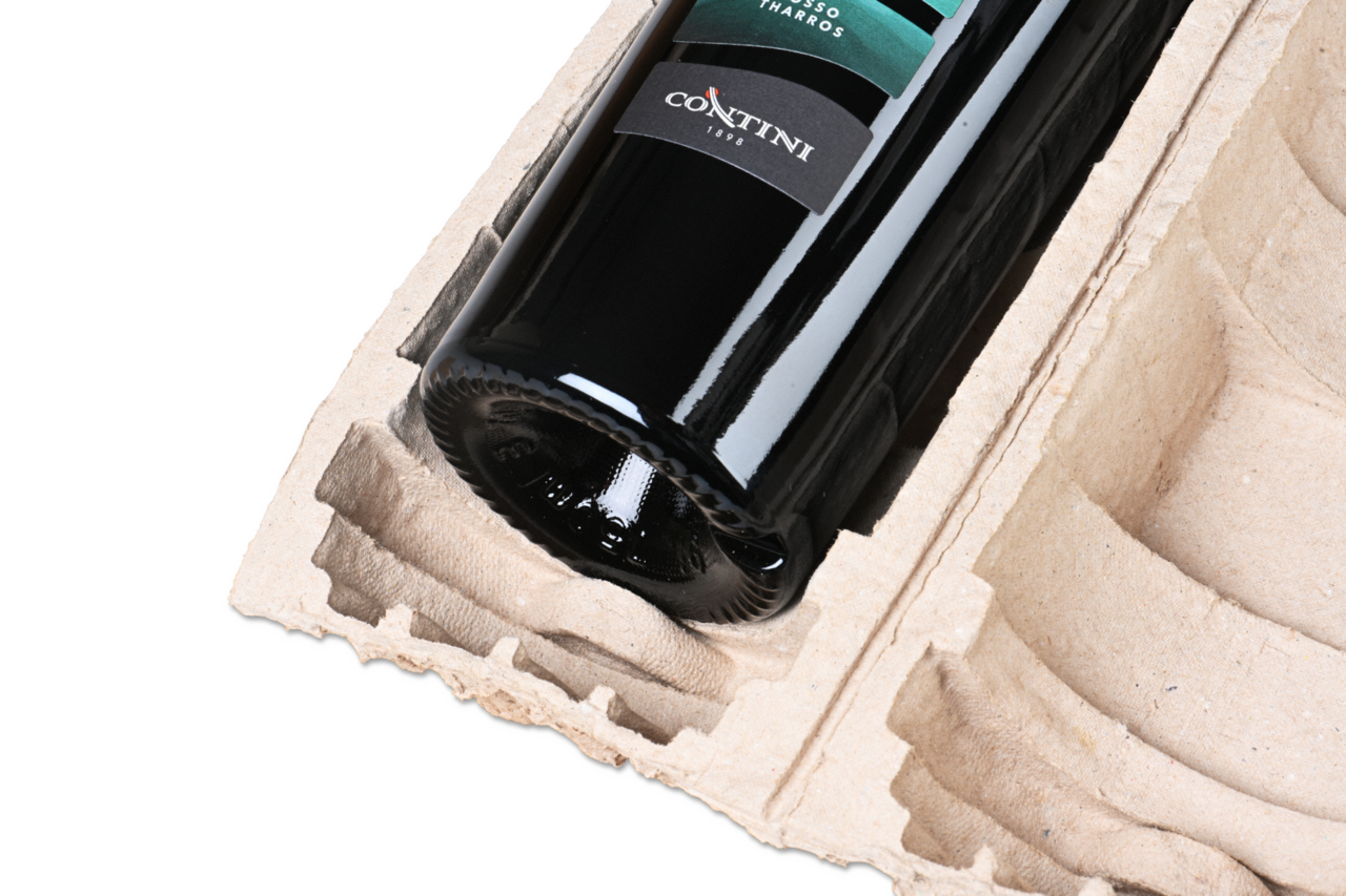 Les bouteilles de vin et autres sont placées et protégées en toute sécurité dans cet emballage avec insert en fibre moulée