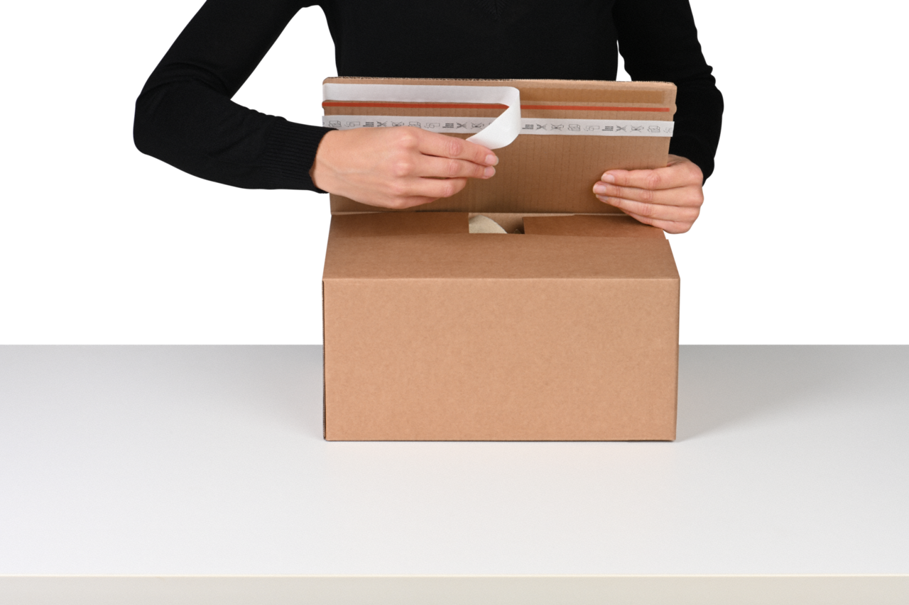 2. Introduire la marchandise, fermer avec la bande autocollante supérieure et procéder à l’envoi.