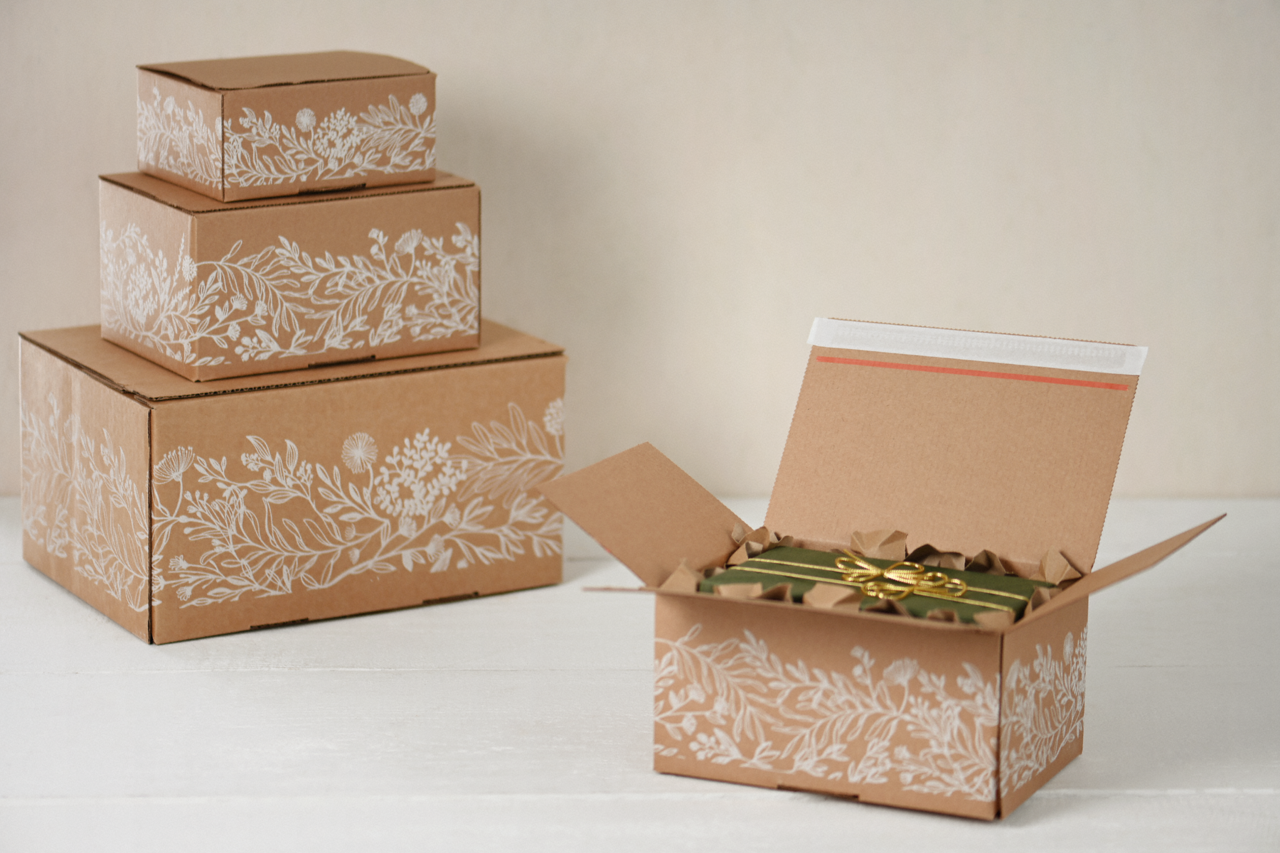 Carton e-commerce COMFORT-BOX avec des motifs naturels
