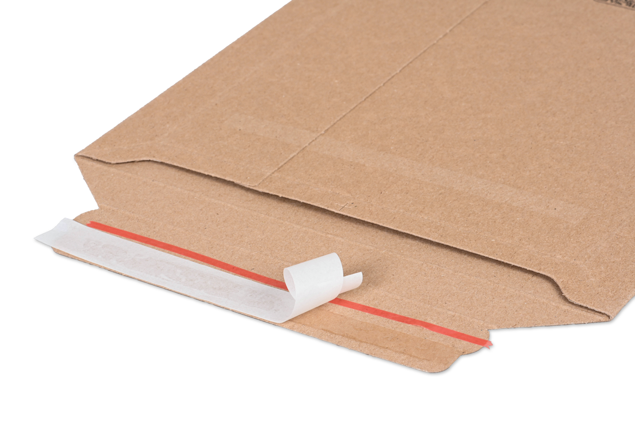 Pochette d'expédition en carton brun avec fermeture autocollante thermofusible extra-résistante.
