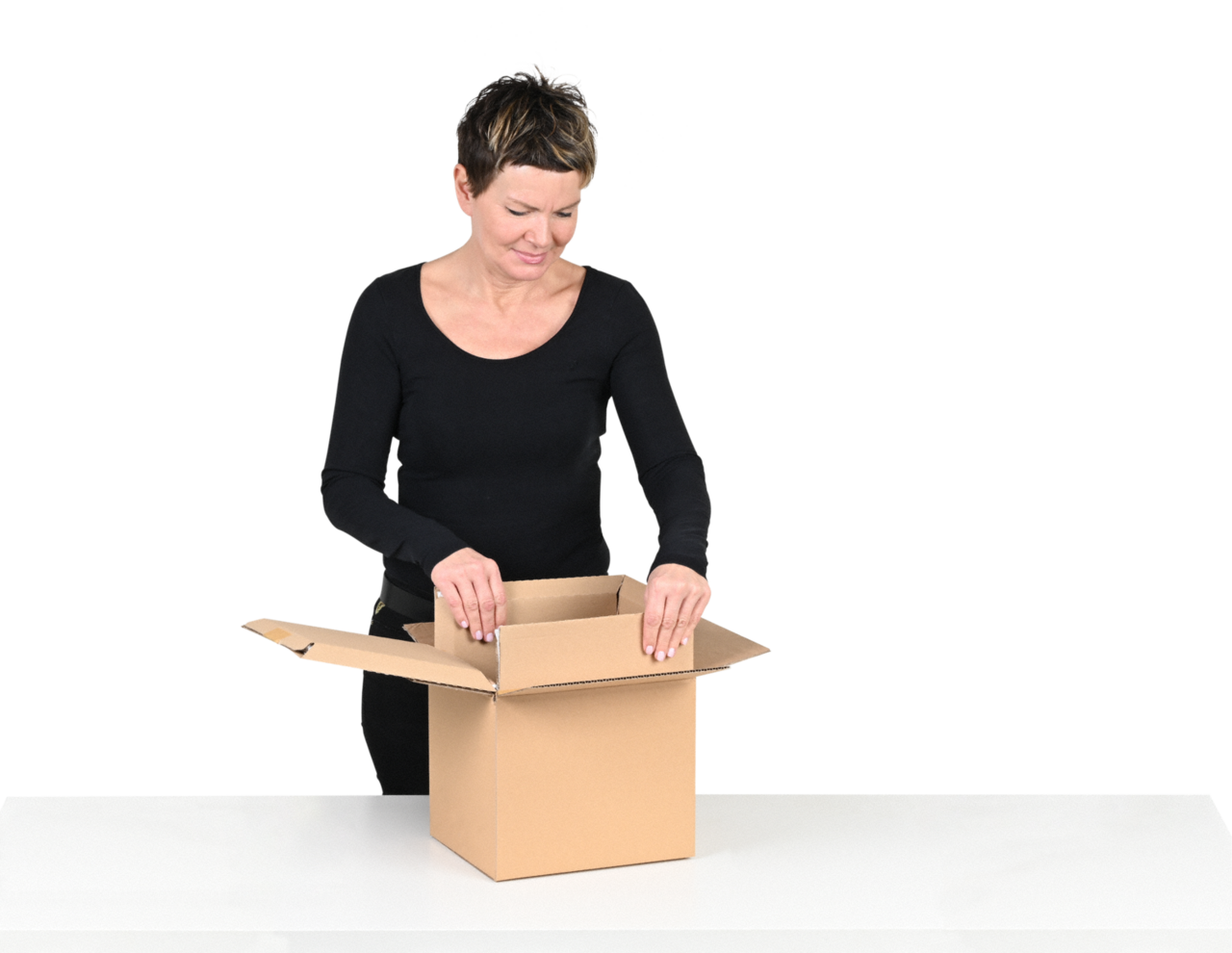 ... avec le deuxième insert en forme de U, isoler les trois côtés restants de la boîte ...
