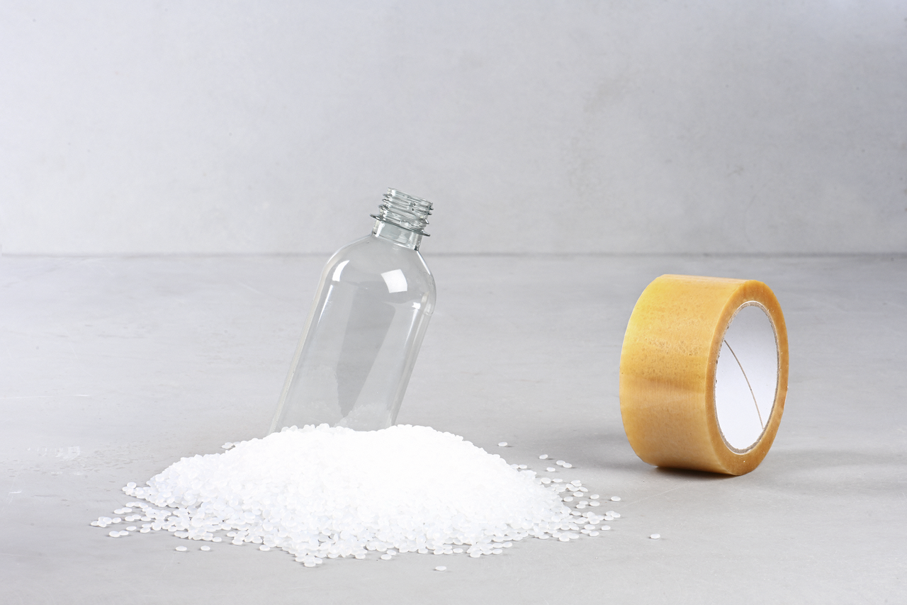 Le ruban adhésif est fabriqué à partir de bouteilles en PET recyclées.