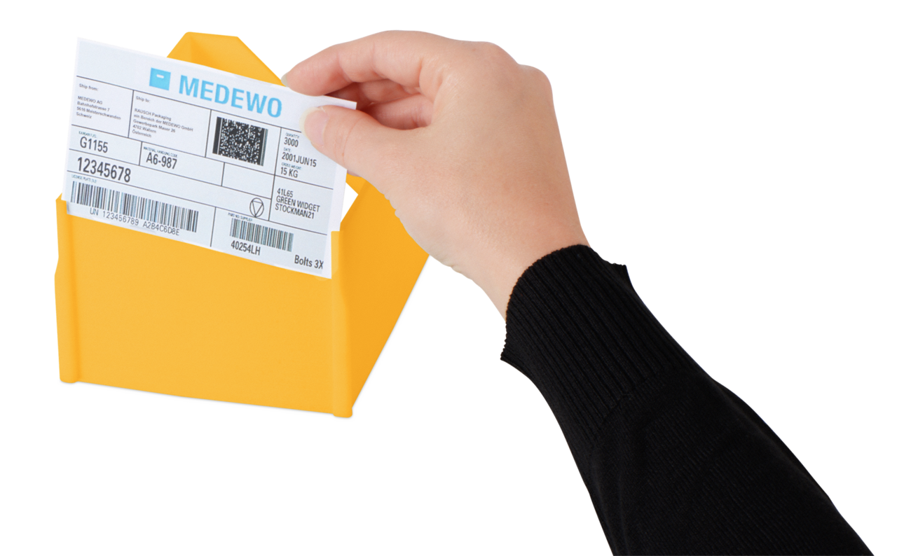 insérer simplement la carte d'identification DIN A7 – fixée par des rails de serrage