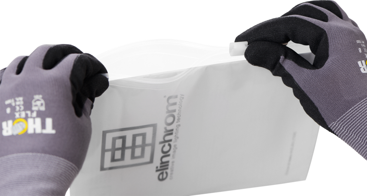 Avec fermeture à curseur géniale qui s'ouvre et se ferme simplement, même avec des gants de protection.