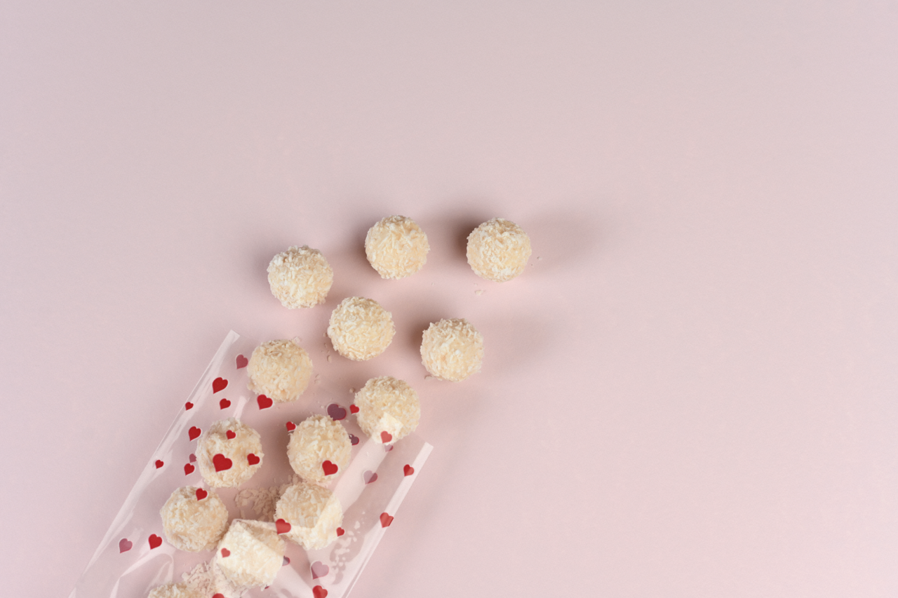Sachet à fond croisé transparent avec coeurs