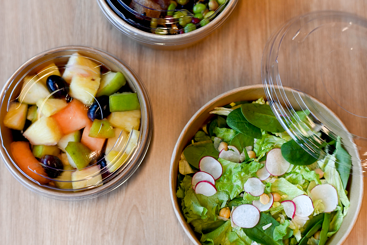 Les couvercles sont parfaits pour les salades et autres plats froids.