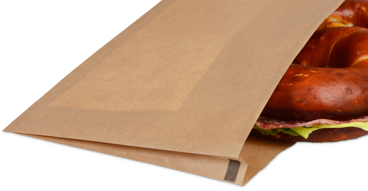 Le petit soufflet latéral permet d’emballer également des collations hautes dans la pochette, facilement et en toute sécurité 