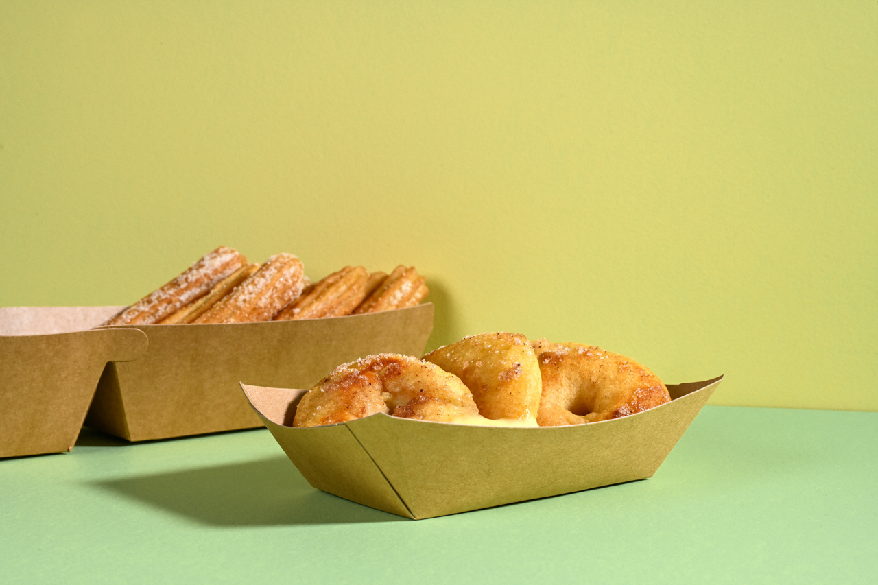 les plateaux à snacks écologiques et non imprimés sont idéaux pour votre restauration