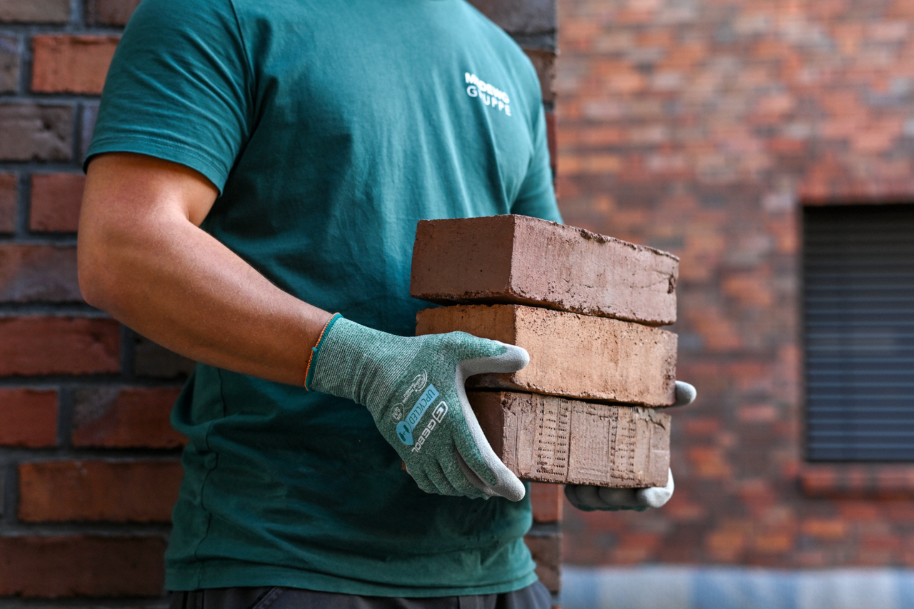 la paume à pores fins du gant de travail Gebol assure un maintien sûr et un grand confort pour celui qui le porte