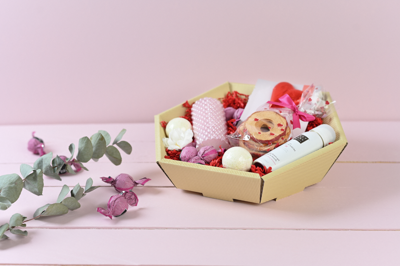  avec un matériau de remplissage adapté, le panier cadeau vide devient un emballage cadeau approprié … 