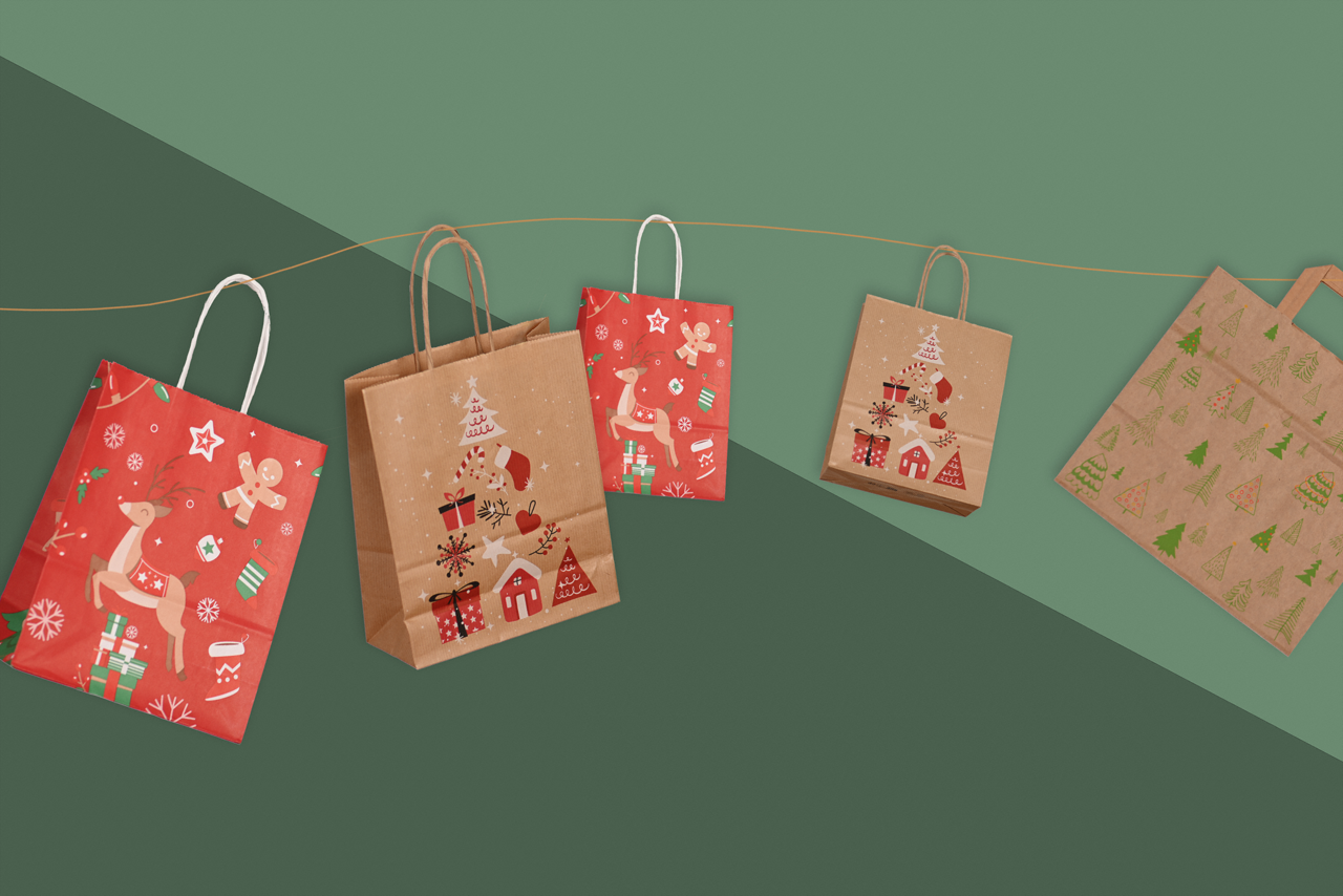 Design «Noël en forêt»: les soufflets latéraux imprimés en vert festif sur toute la surface contrastent fortement avec le motif doux à l’avant et à l’arrière