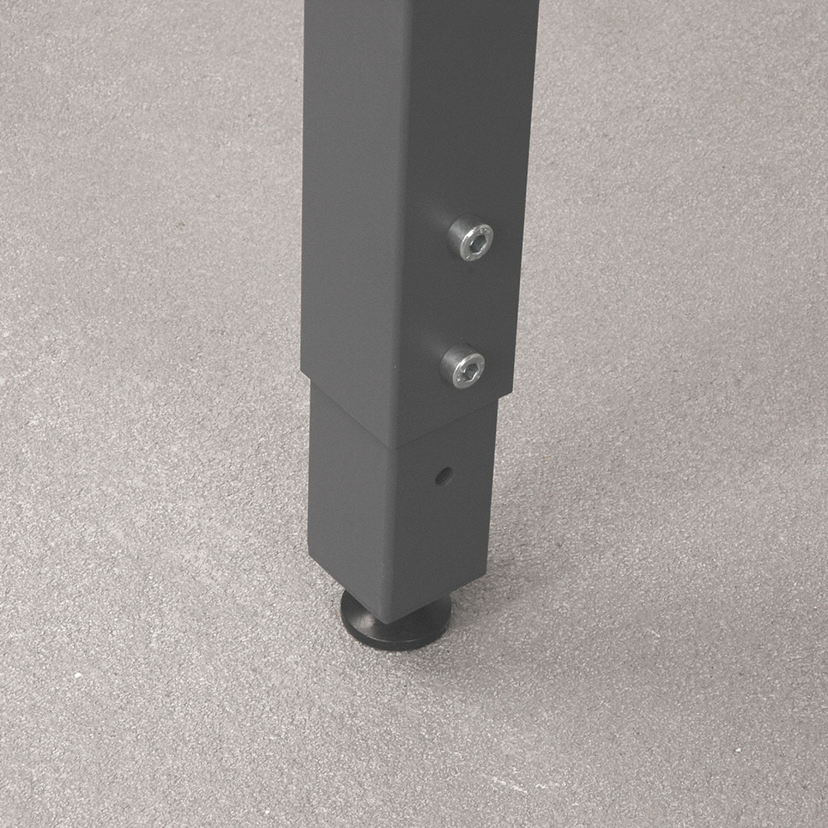 réf. 770.001 Piètements à hauteur réglable s’adaptent en souplesse et de manière ergonomique aux collaborateurs. 
