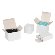 Boîte en carton blanc avec fond automatique