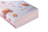 Boîte attrayante pour beignets ou pâtisseries avec l'inscription « bite.smile.repeat. ».