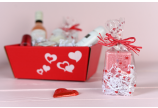 combinez le sachet avec le panier cadeau assorti avec des cœurs 