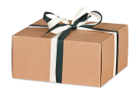 décorez le carton naturellement avec des rubans cadeaux en matériaux recyclés préservant les ressources