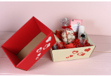 Panier cadeau avec cœurs