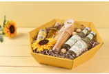 … ou de saison - placez pour cela des cadeaux et de la décoration dans le solide panier-cadeau 