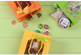des sacs cadeaux solides en papier dans des couleurs printanières colorées apportent une joie supplémentaire lors de l'envoi de cadeaux 