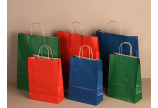 sacs en papier à emporter disponibles en différentes tailles et couleurs comme le rouge, le bleu et le vert foncés