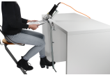 pince de table pratique (réf. 247.245) pour fixer les pinces à sceller sur la table de travail - pour un travail efficace: les mains restent libres pour tenir le matériau, le processus de travail est déclenché par la pédale