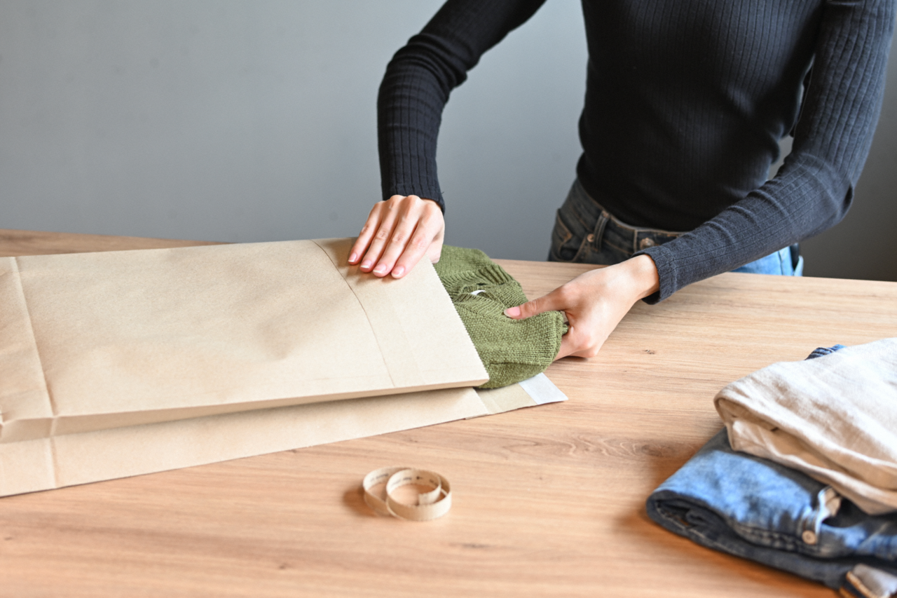 Graspapier-Versandtasche wiederverschliessbar mit Blockboden