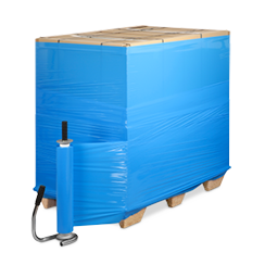 blaue Stretchfolie um eine Palette gewickelt