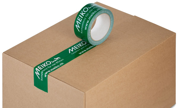 bedrucktes Klebeband verschliesst Faltschachtel