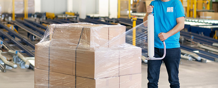 Stretchfolie über Kartons auf Palette