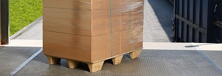 Kartons auf einer Palette bereit für den Export