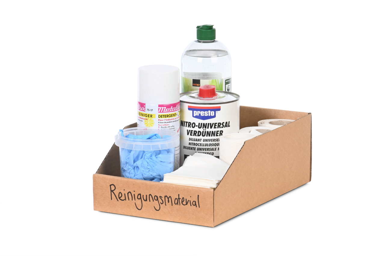 Mit beschrifteten Lagerboxen behalten Sie Ordnung und sparen Zeit im Arbeitsalltag.