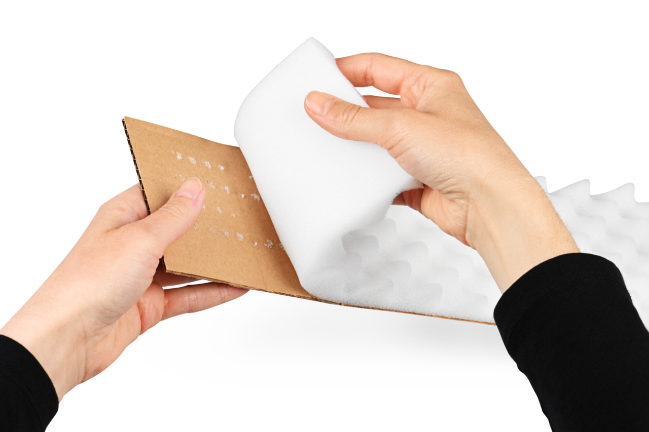 zur korrekten Verwertung sind die beiden Materialien leicht trennbar