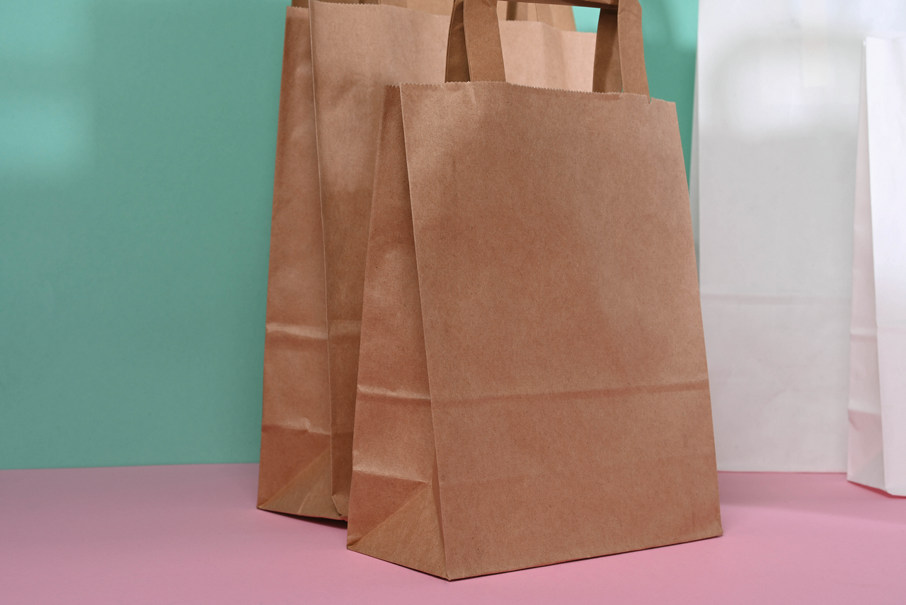 Tragetasche aus Kraftpapier