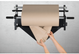 Einfache Handhabung: Papier falten und in den Abroller einlegen.