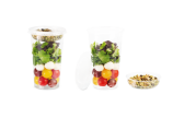 Aufsatzbecher im Clear Cup aus rPET, verschlossen mit einem Flachdeckel  
